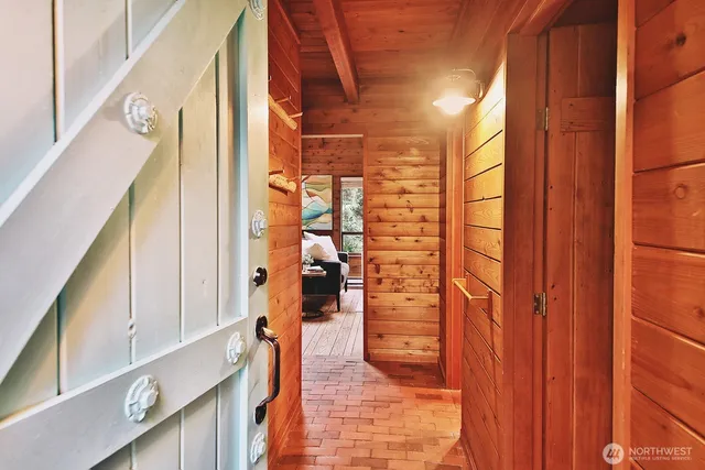 $835,000 | 6991 High Meadow Drive, Clinton, WA 98236