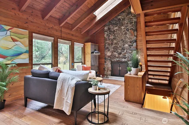 $835,000 | 6991 High Meadow Drive, Clinton, WA 98236