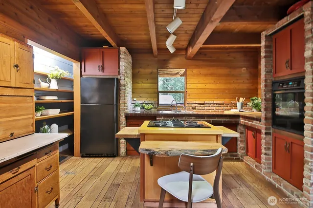 $835,000 | 6991 High Meadow Drive, Clinton, WA 98236