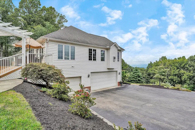 $800,000 | 8995 Jubal Early Highway, Roanoke, VA 24014