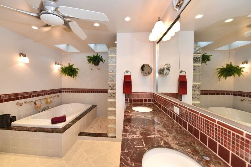 5045 Lower Honoapiilani Road, Unit HOUSE #5 Lahaina, HI 96761 - Photo 15 of 30 a bathroom with a tub sink and mirror