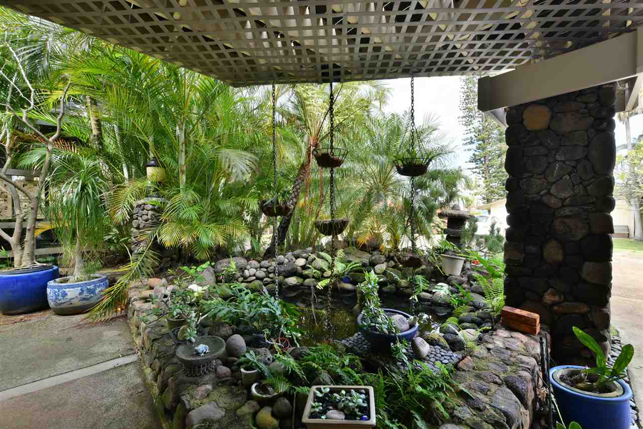 5045 Lower Honoapiilani Road, Unit HOUSE #5 Lahaina, HI 96761 - Photo 17 of 30 a bunch of flowers are in a garden