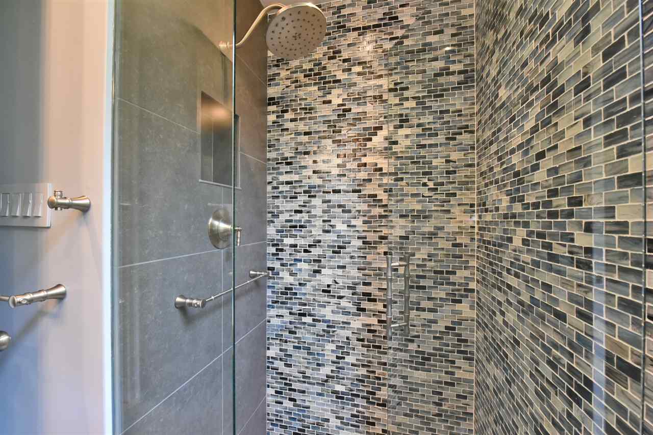 5045 Lower Honoapiilani Road, Unit HOUSE #5 Lahaina, HI 96761 - Photo 24 of 30 a bathroom with a shower and a shower