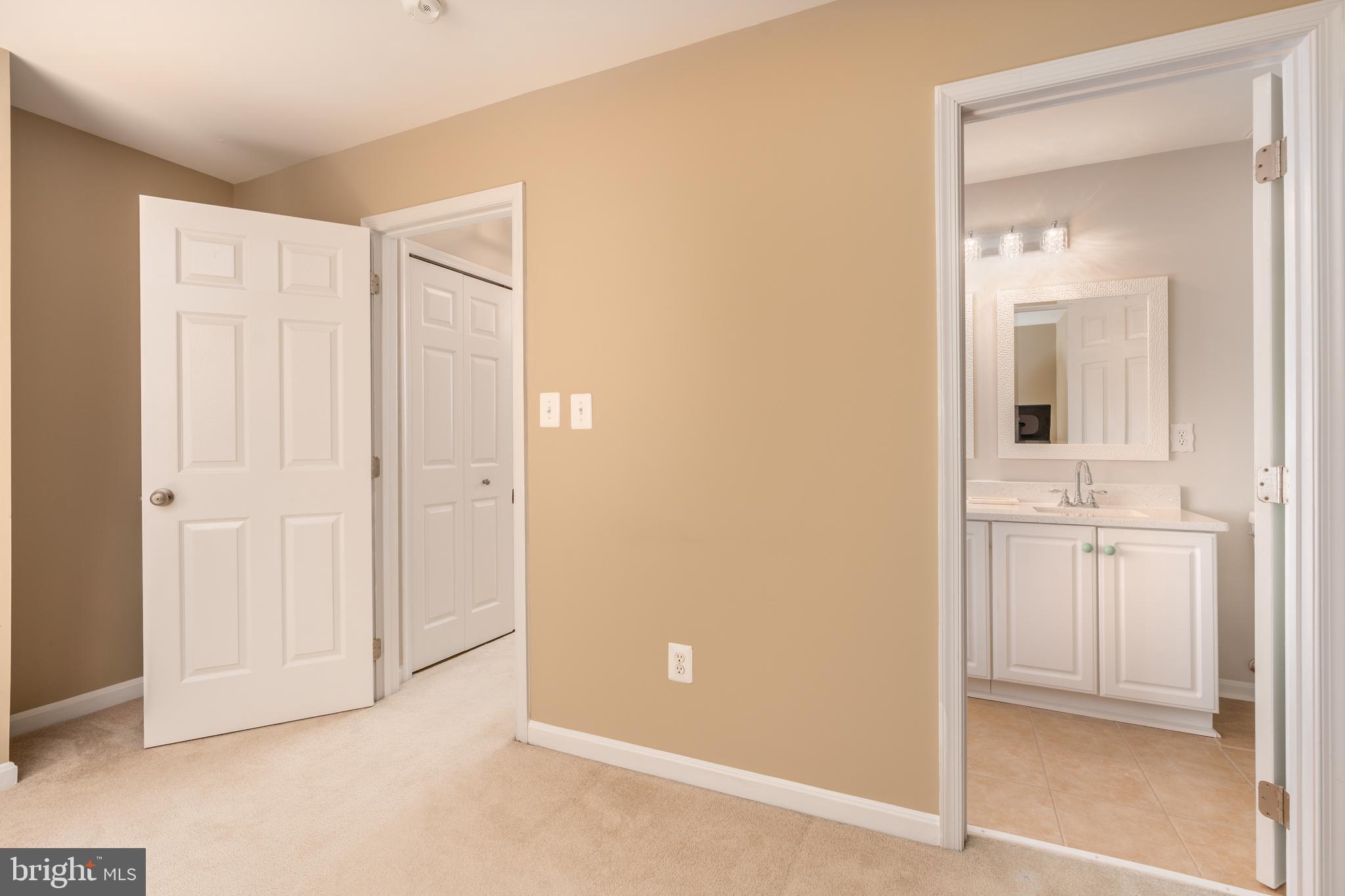 47543 Rippling Drive Sterling, VA 20165 - Photo 33 of 52 Bedroom 4 with entry to hall bath