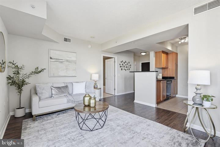 851 North Glebe Road, Unit 1812 Arlington, VA 22203 - Photo 5 of 37