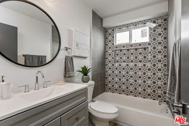 $1,695 | 6640 Woodley Avenue, Unit 101, Van Nuys, CA 91406