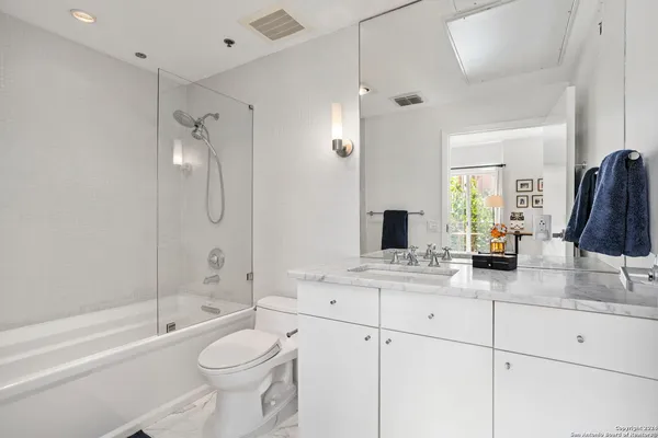 $679,000 | 1115 South Alamo Street, Unit 3204, San Antonio, TX 78210