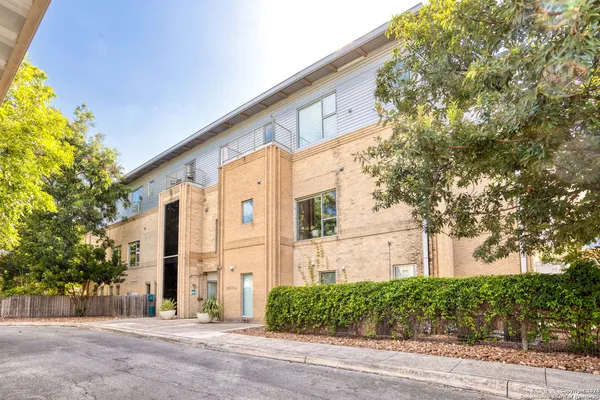 $679,000 | 1115 South Alamo Street, Unit 3204, San Antonio, TX 78210