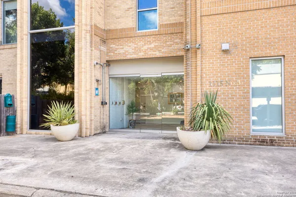 $679,000 | 1115 South Alamo Street, Unit 3204, San Antonio, TX 78210