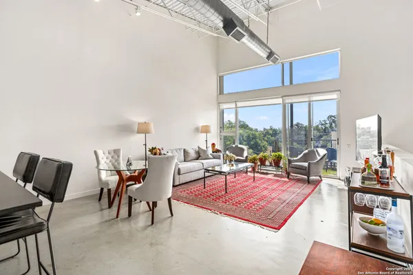 $679,000 | 1115 South Alamo Street, Unit 3204, San Antonio, TX 78210