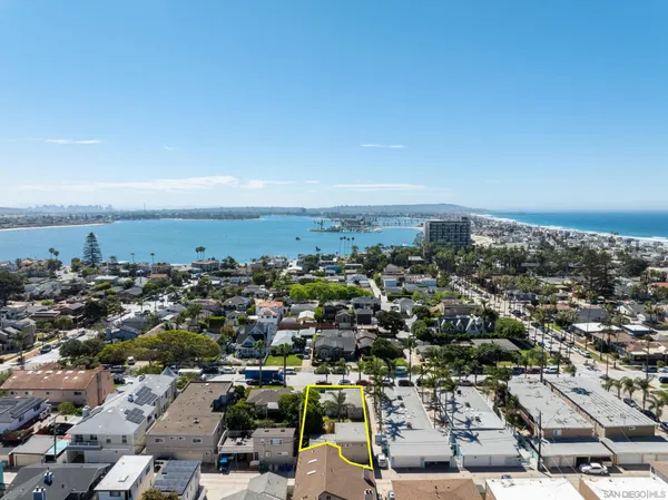 $2,780,000 | 934 Reed Avenue, San Diego, CA 92109
