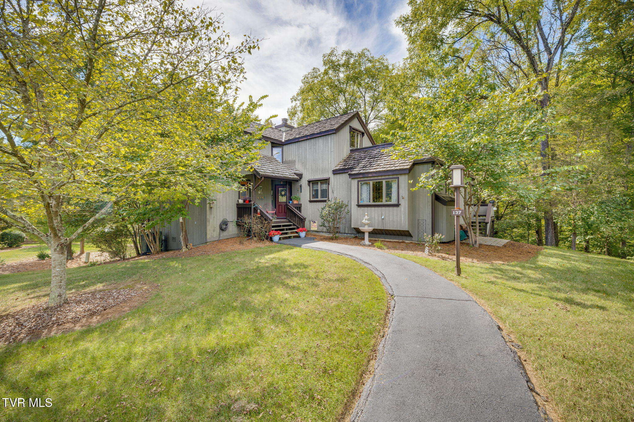 137 Columbine Road Kingsport, TN 37660 - Photo 2 of 65 001