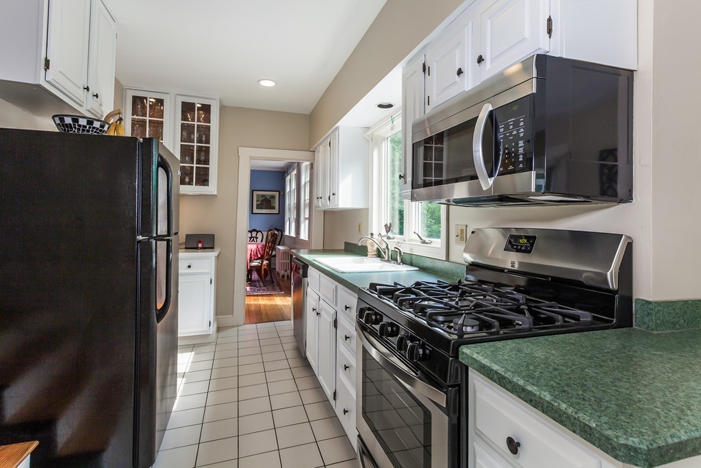 64 Standish Street Duxbury, MA 02332 - Photo 4 of 24