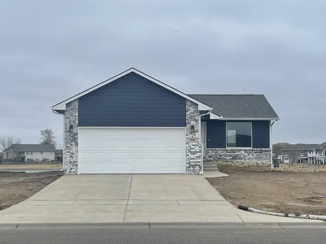 $209,795 | 2240 Country Lakes Street, Haysville, KS 67060