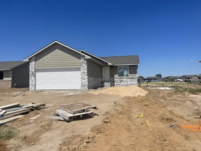 $209,795 | 2240 Country Lakes Street, Haysville, KS 67060