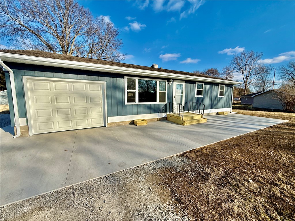 1952 South Westgate Drive Decatur, IL 62521 - Photo 2 of 24