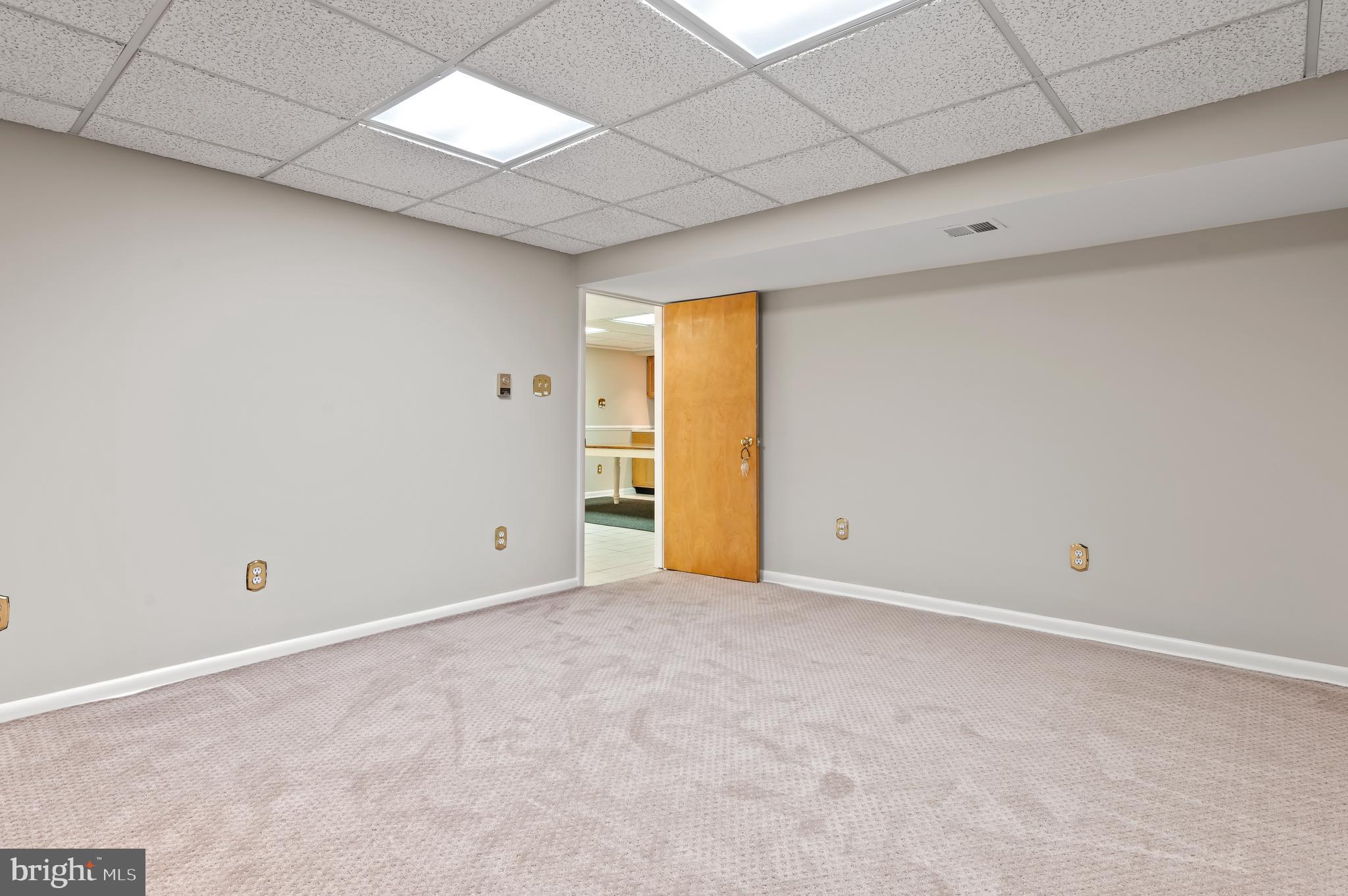 9401 Dawnvale Road Nottingham, MD 21236 - Photo 54 of 68