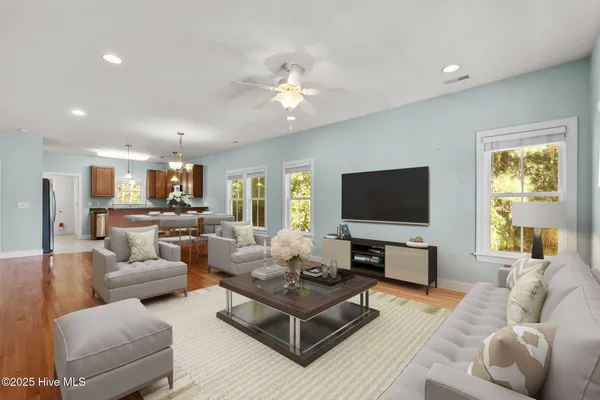 $559,900 | 601 Viccars Lane, Manteo, NC 27954