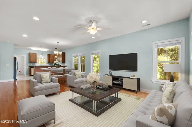 $565,000 | 601 Viccars Lane, Manteo, NC 27954