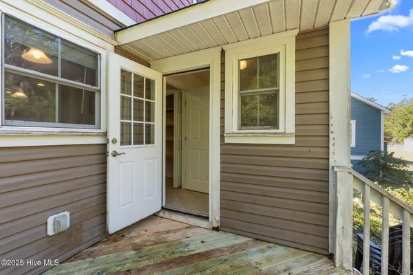 $559,900 | 601 Viccars Lane, Manteo, NC 27954