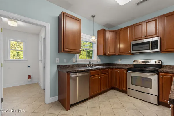 $559,900 | 601 Viccars Lane, Manteo, NC 27954