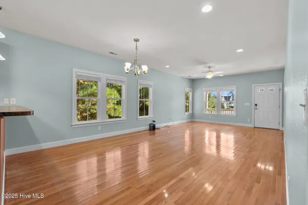 $559,900 | 601 Viccars Lane, Manteo, NC 27954