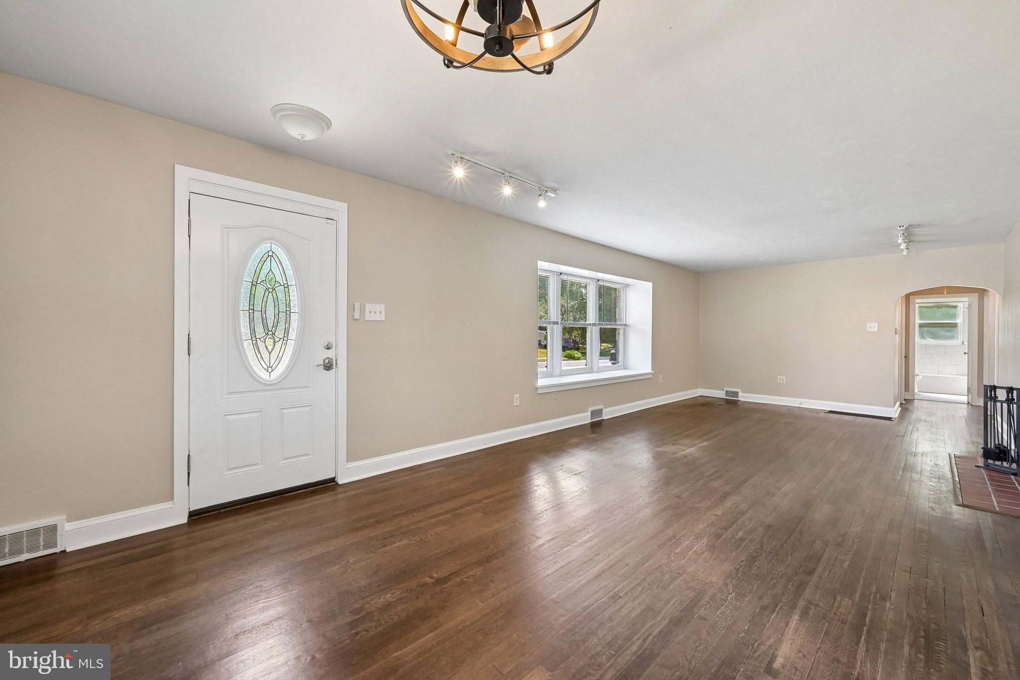 83 Johnson Avenue Runnemede, NJ 08078 - Photo 5 of 24