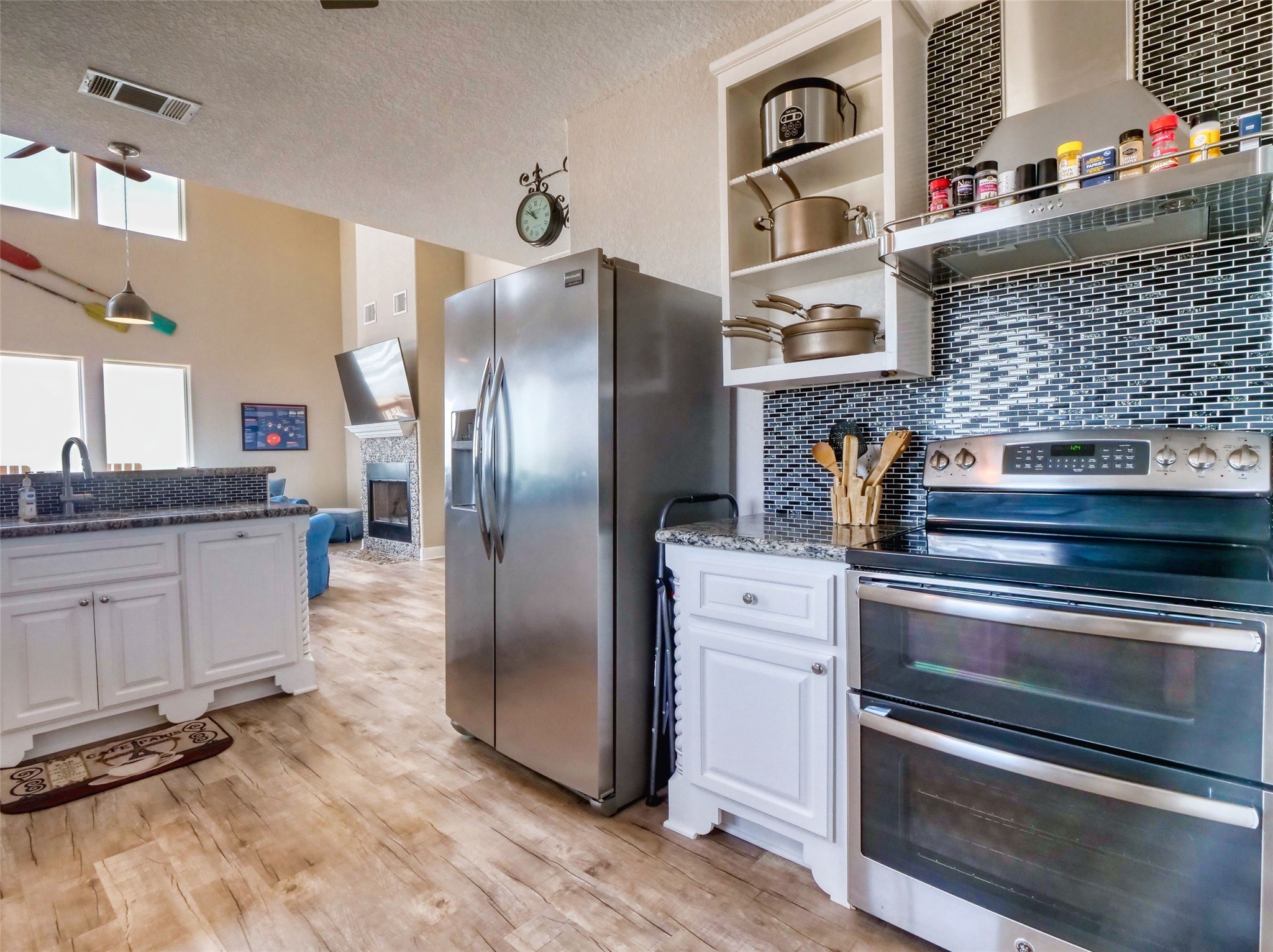 107 Yucca Avenue Surfside Beach, TX 77541 - Photo 21 of 49 Kitchen