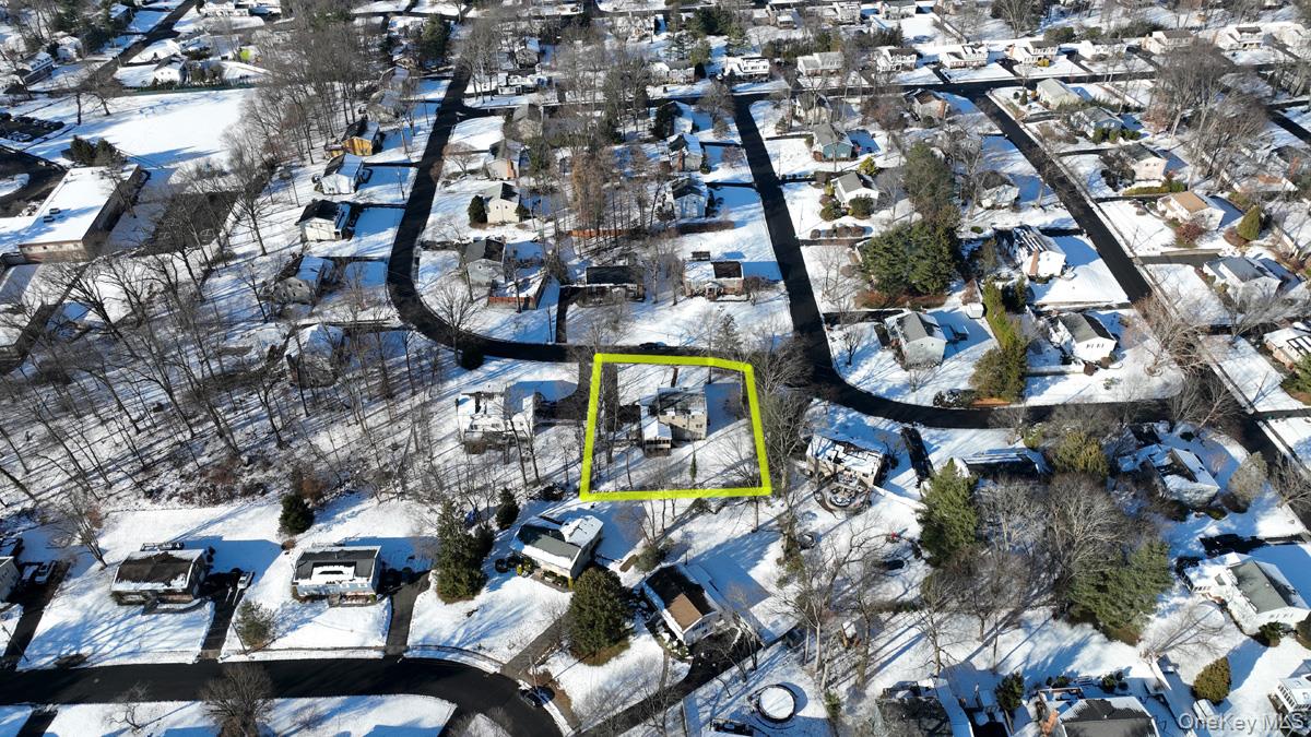 7 Lexington Road New City, NY 10956 - Photo 35 of 36 Snowy aerial view with a residential view