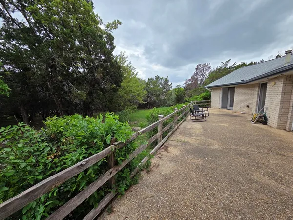 $2,100 | 335 Goat Creek Cutoff Road West, Kerrville, TX 78028