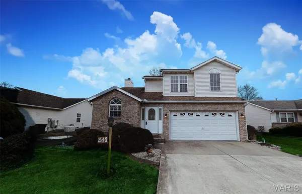 $260,000 | 440 Pheasant Lane, Moro, IL 62067