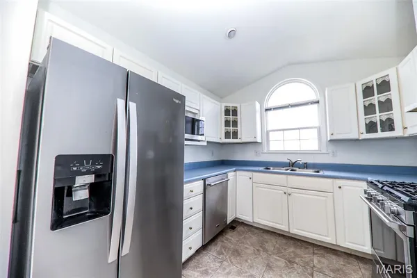 $260,000 | 440 Pheasant Lane, Moro, IL 62067