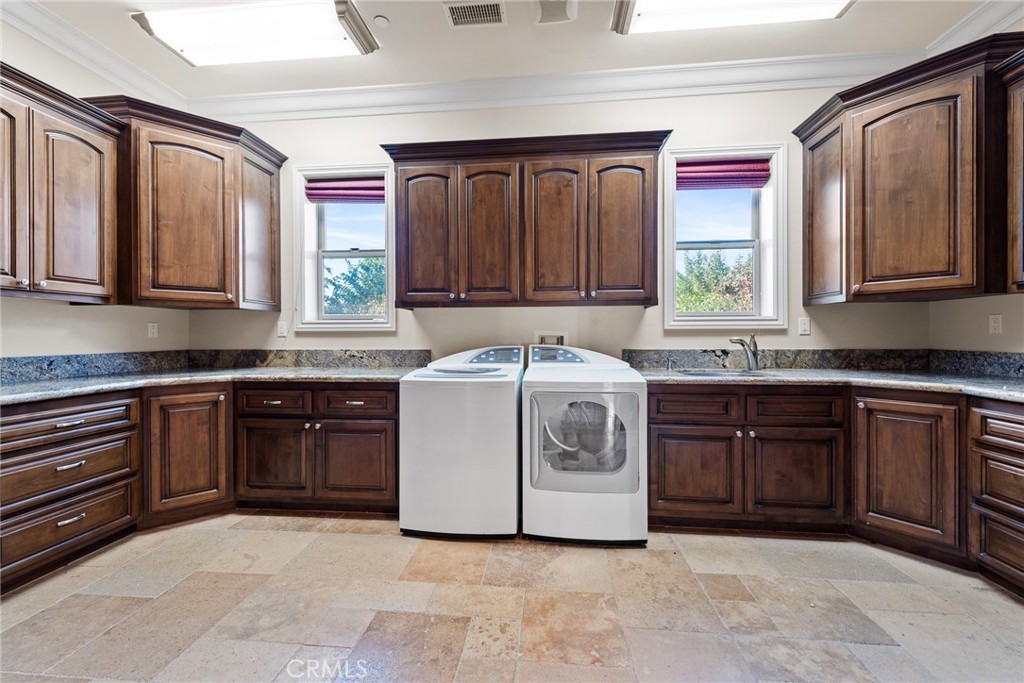 670 Pinnacle Ridge Road Riverside, CA 92506 - Photo 24 of 72 a utility room with a sink a washer and dryer