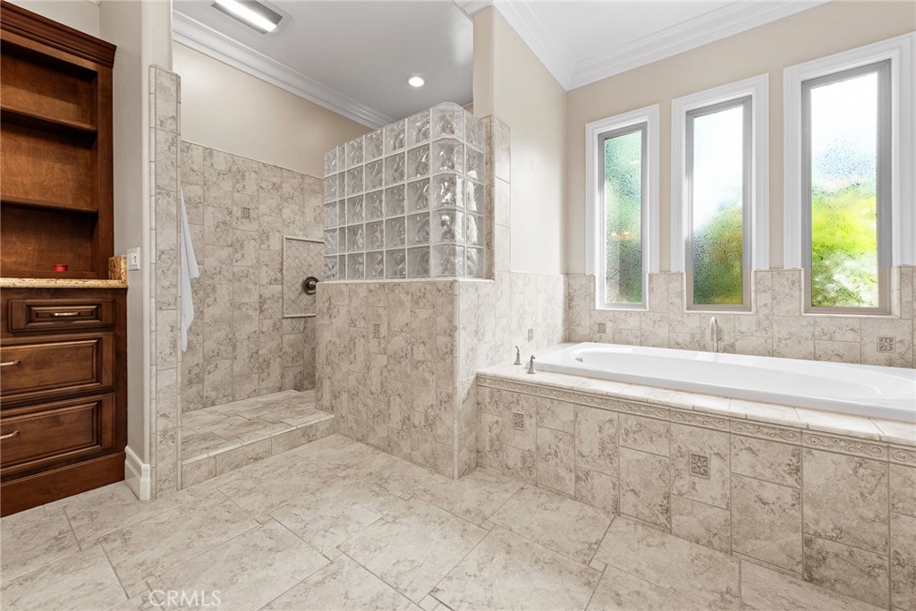 670 Pinnacle Ridge Road Riverside, CA 92506 - Photo 34 of 72 a view of bathroom with bathtub and shower