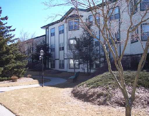 3520 West Shore Road, Unit 906 Warwick, RI 02886 - Photo 6 of 7 Exterior Front.