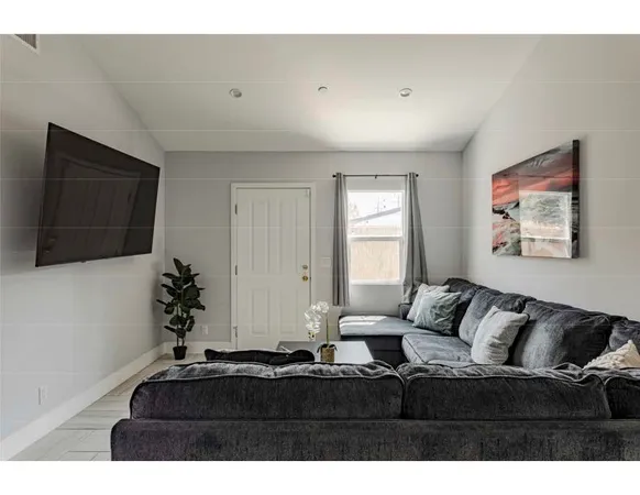 $7,500 | 712 North Fuller Avenue, West Hollywood, CA 90046