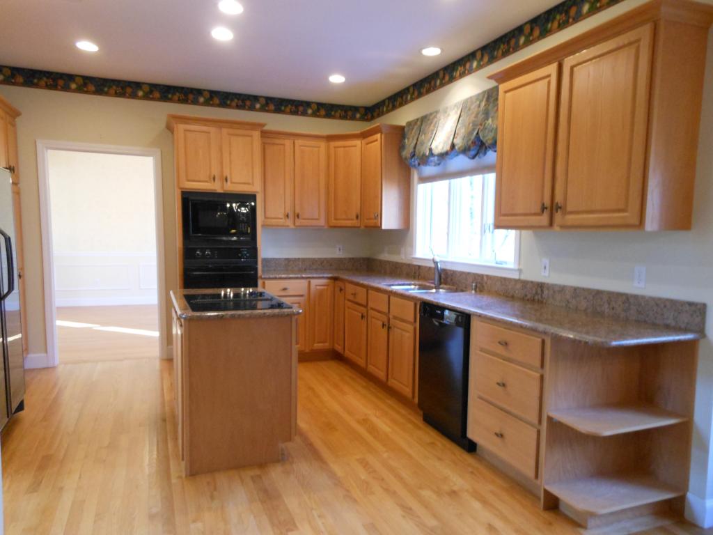 4 Newfane Road Bedford, NH 03110 - Photo 3 of 36