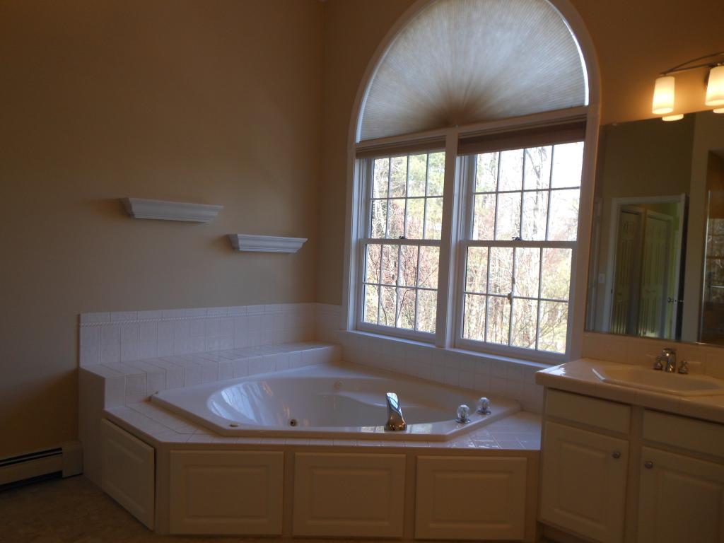 4 Newfane Road Bedford, NH 03110 - Photo 23 of 36