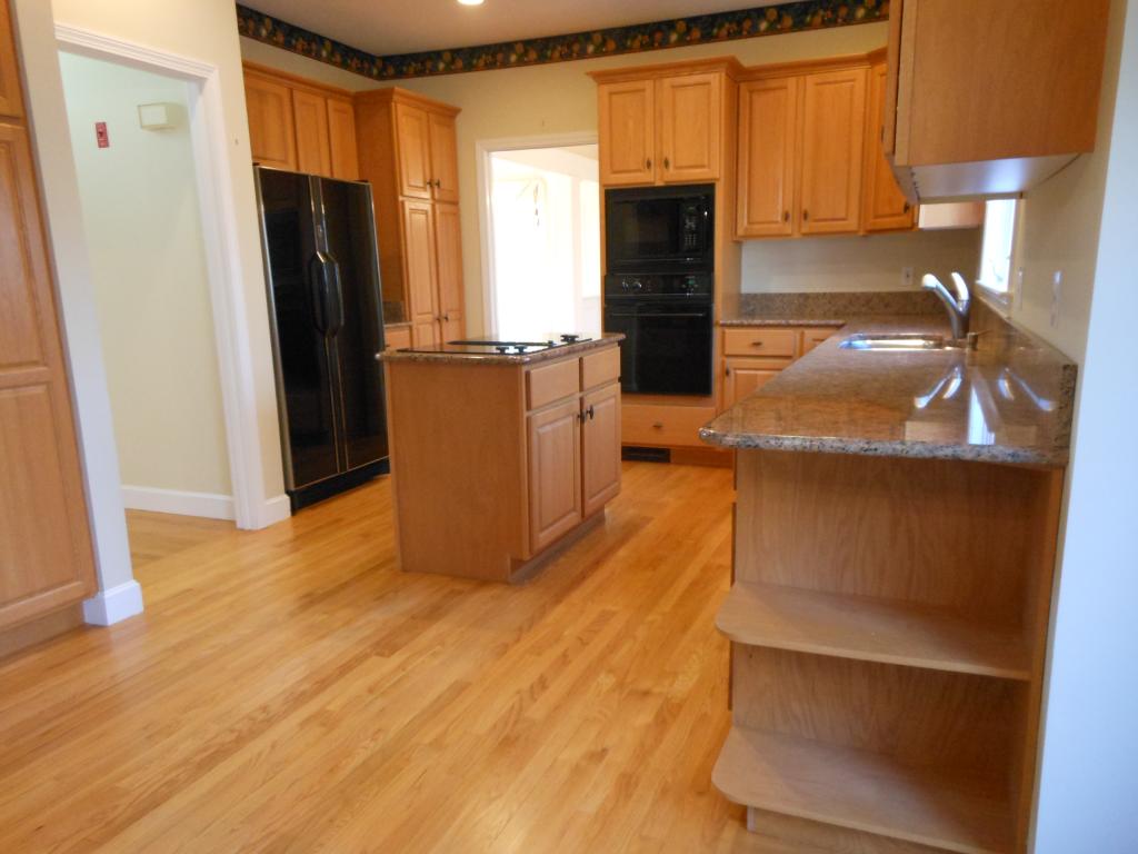 4 Newfane Road Bedford, NH 03110 - Photo 10 of 36