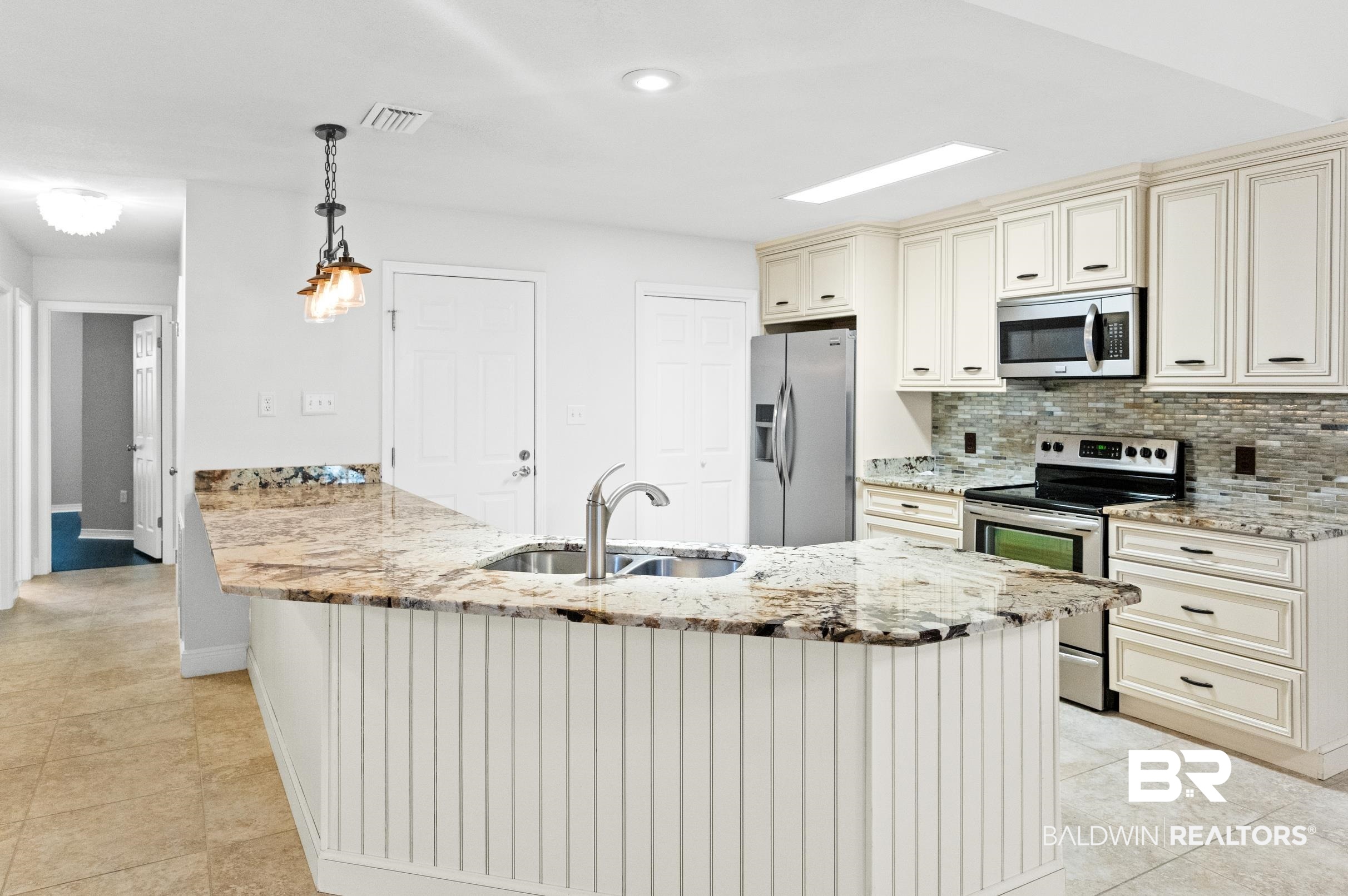 3200 Loop Road, Unit 78 Orange Beach, AL 36561 - Photo 11 of 34 Bar with Granite