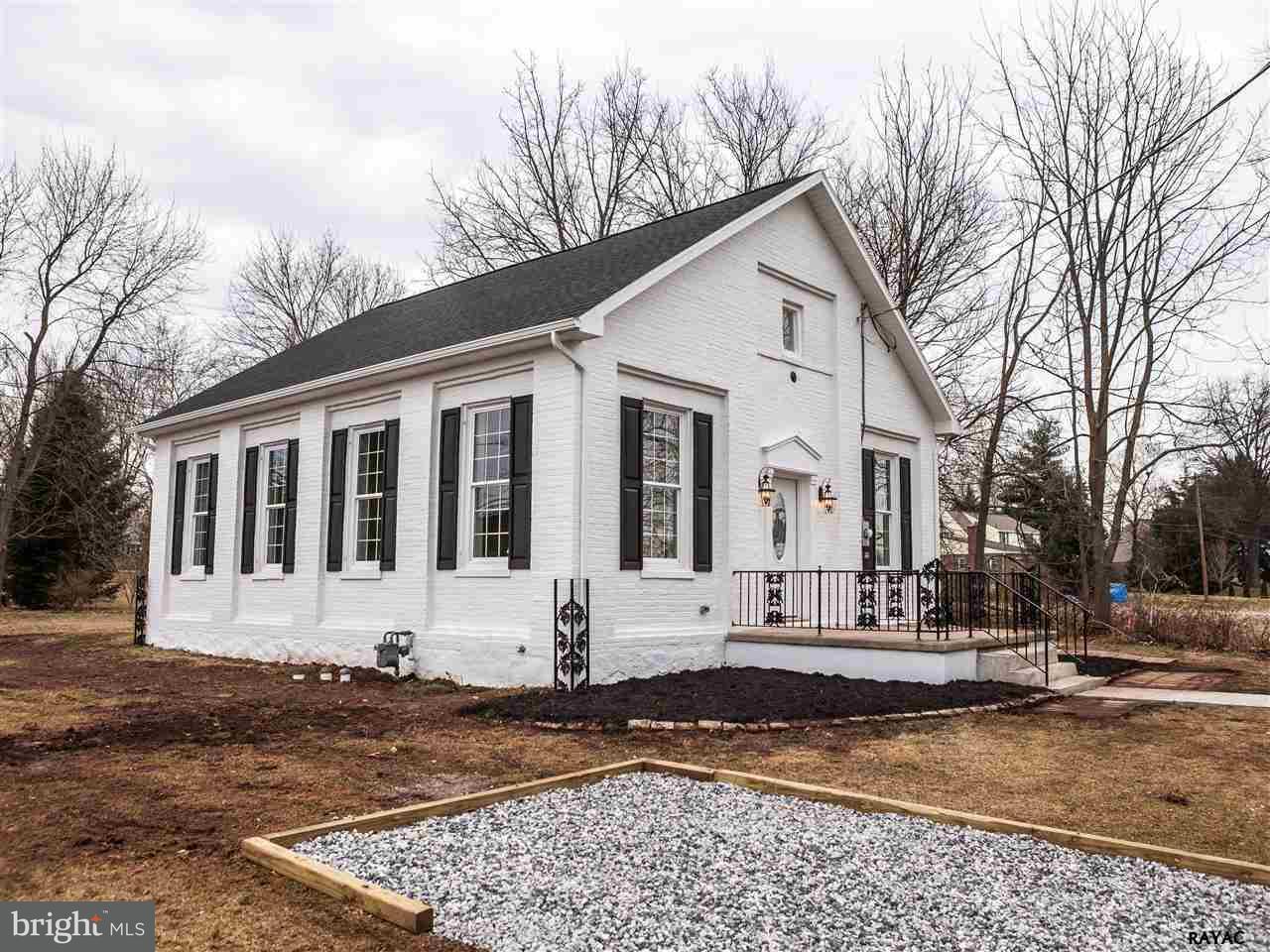 664 Greenbriar Road York, PA 17404 - Photo 1 of 32 Gallery Image 1