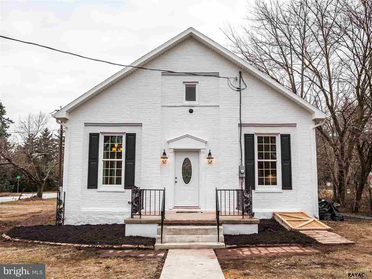 664 Greenbriar Road York, PA 17404 - Photo 2 of 32 Gallery Image 2