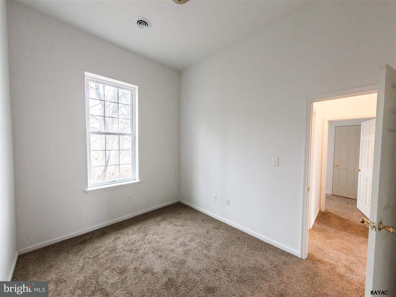 664 Greenbriar Road York, PA 17404 - Photo 21 of 32 Gallery Image 21