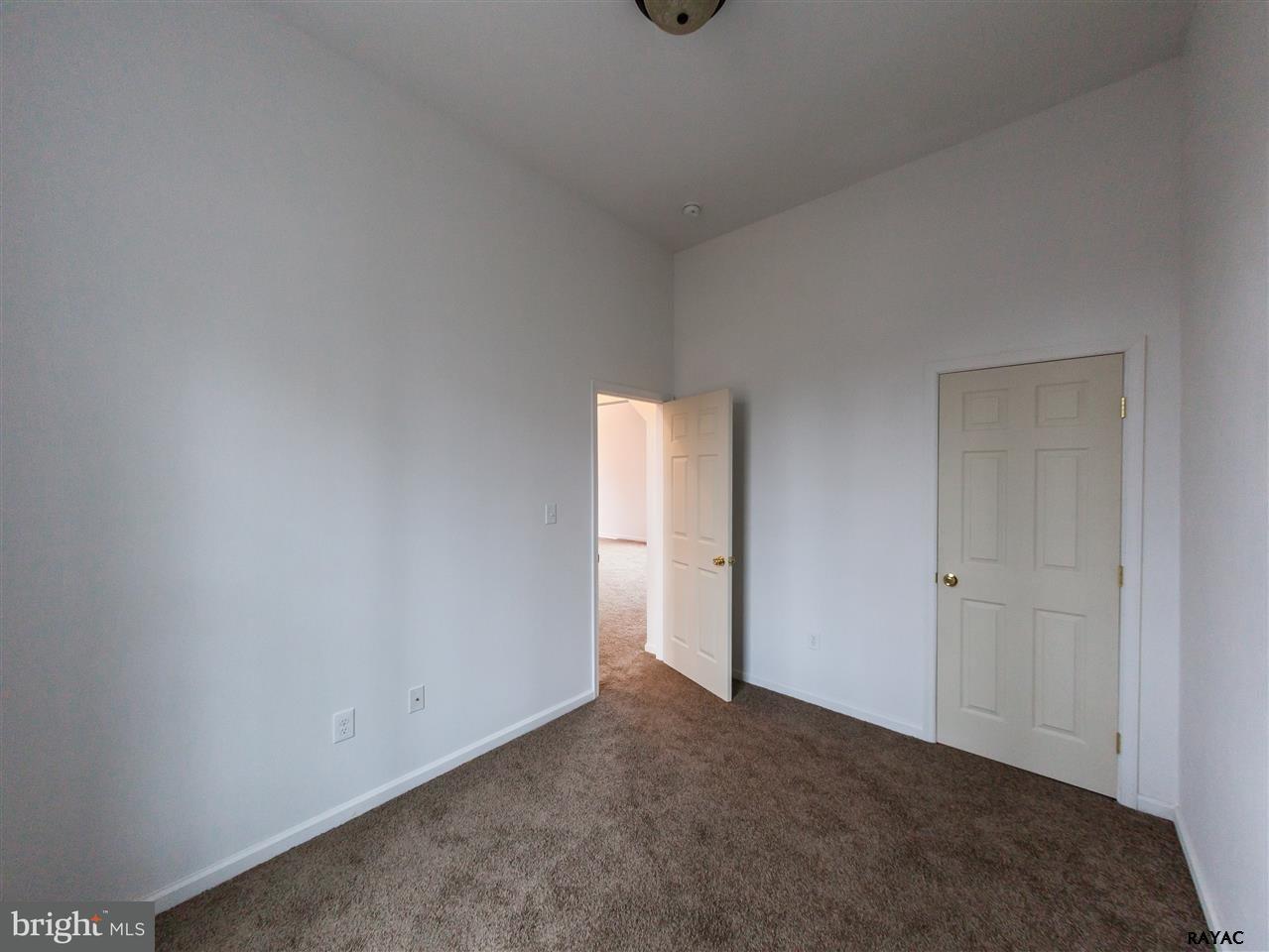 664 Greenbriar Road York, PA 17404 - Photo 22 of 32 Gallery Image 22