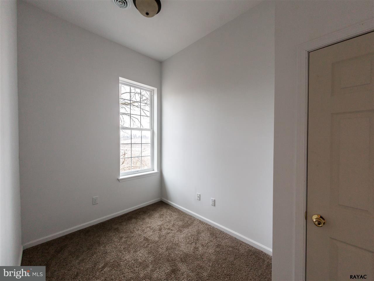 664 Greenbriar Road York, PA 17404 - Photo 24 of 32 Gallery Image 24