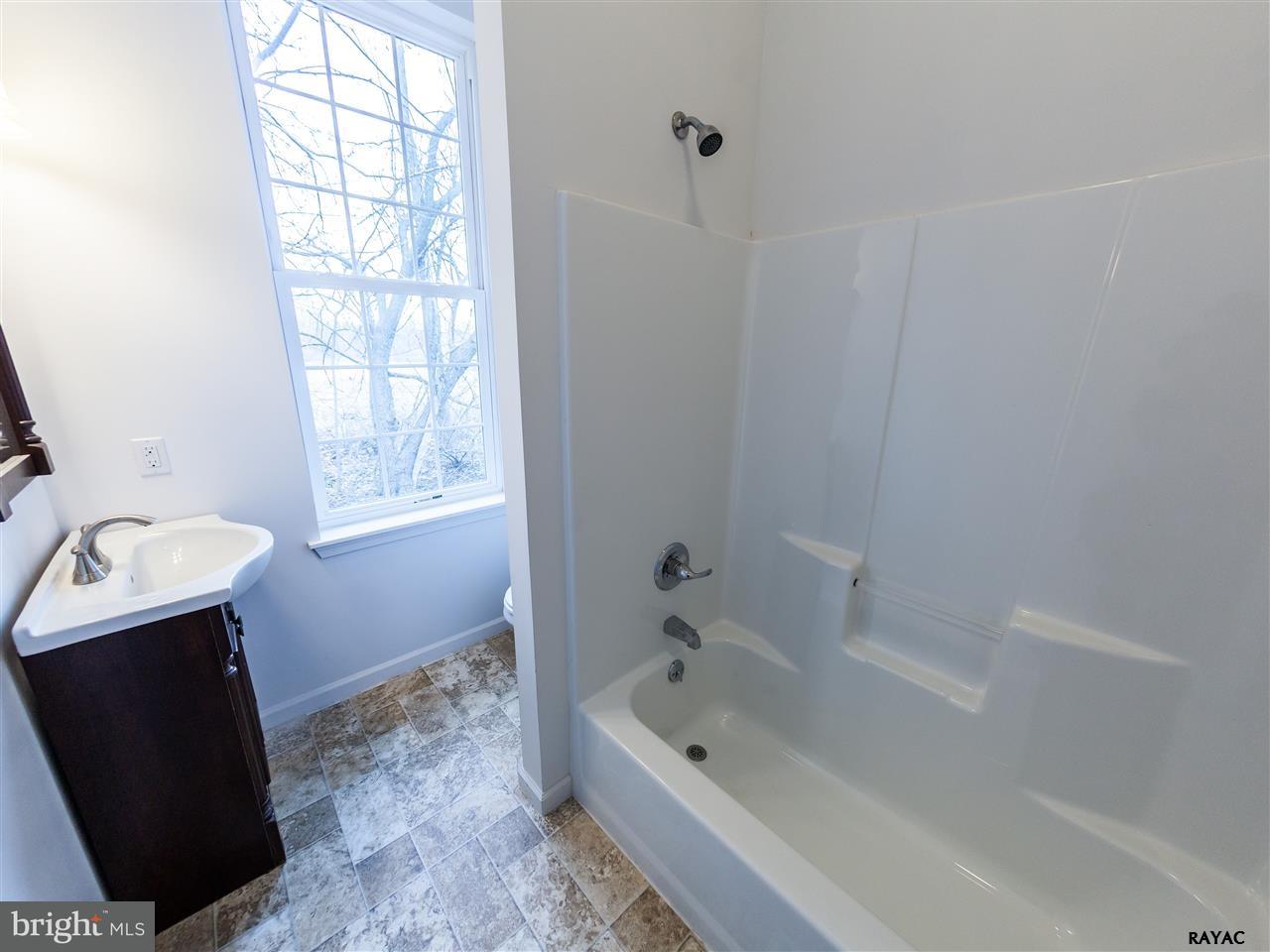 664 Greenbriar Road York, PA 17404 - Photo 27 of 32 Gallery Image 27