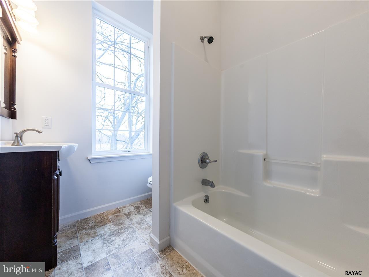664 Greenbriar Road York, PA 17404 - Photo 28 of 32 Gallery Image 28