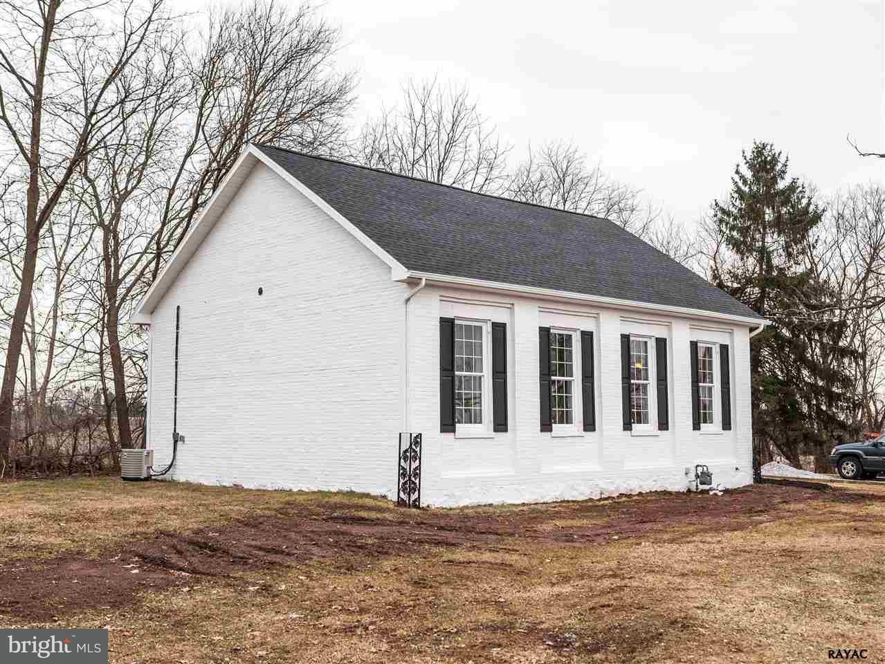 664 Greenbriar Road York, PA 17404 - Photo 30 of 32 Gallery Image 30