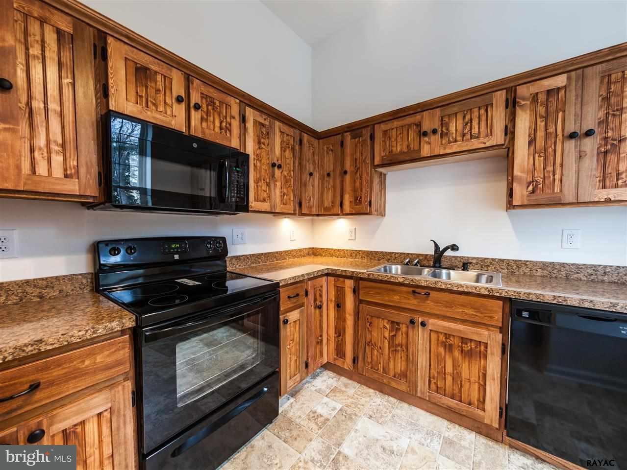 664 Greenbriar Road York, PA 17404 - Photo 8 of 32 Gallery Image 8