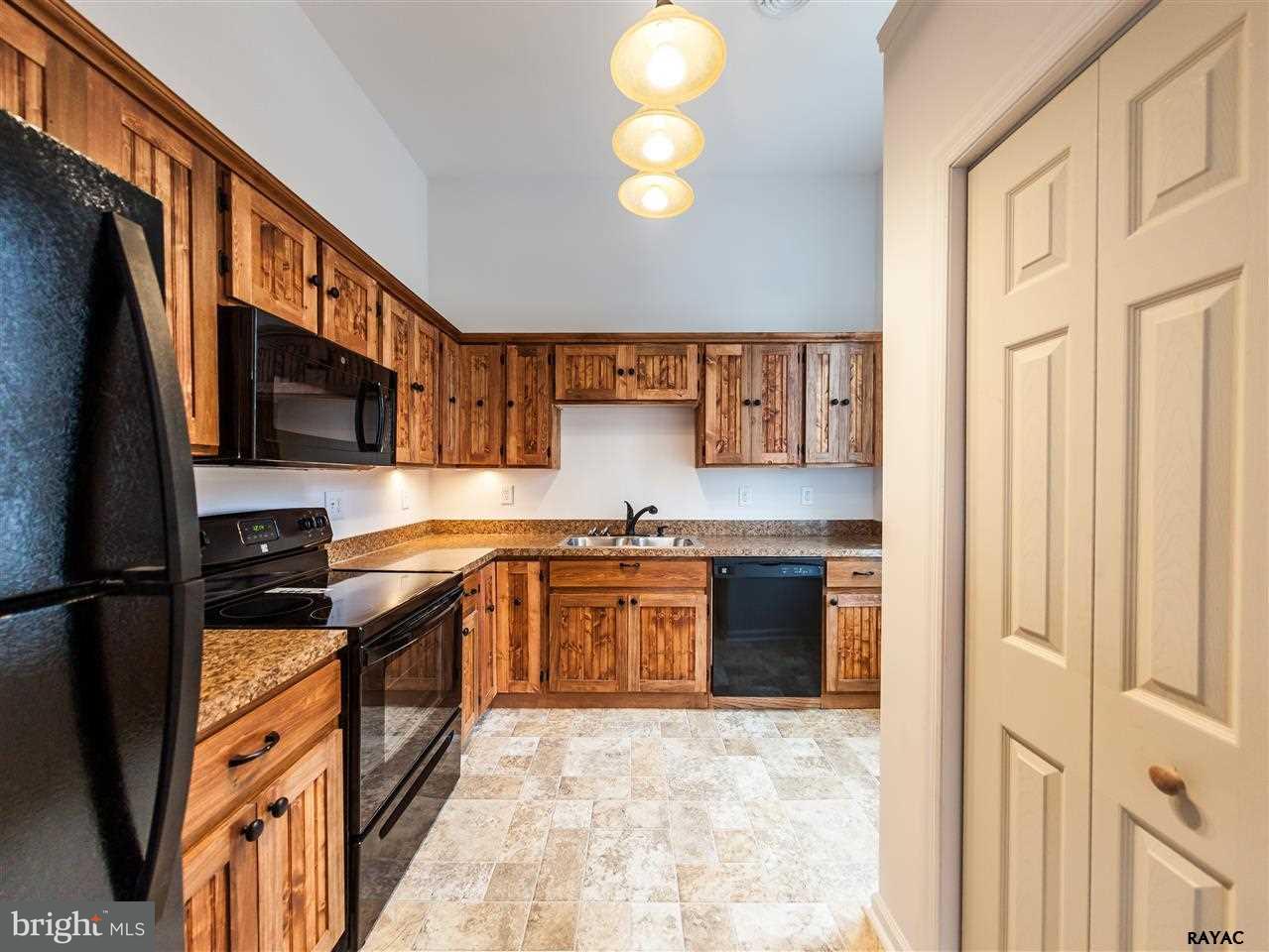 664 Greenbriar Road York, PA 17404 - Photo 9 of 32 Gallery Image 9